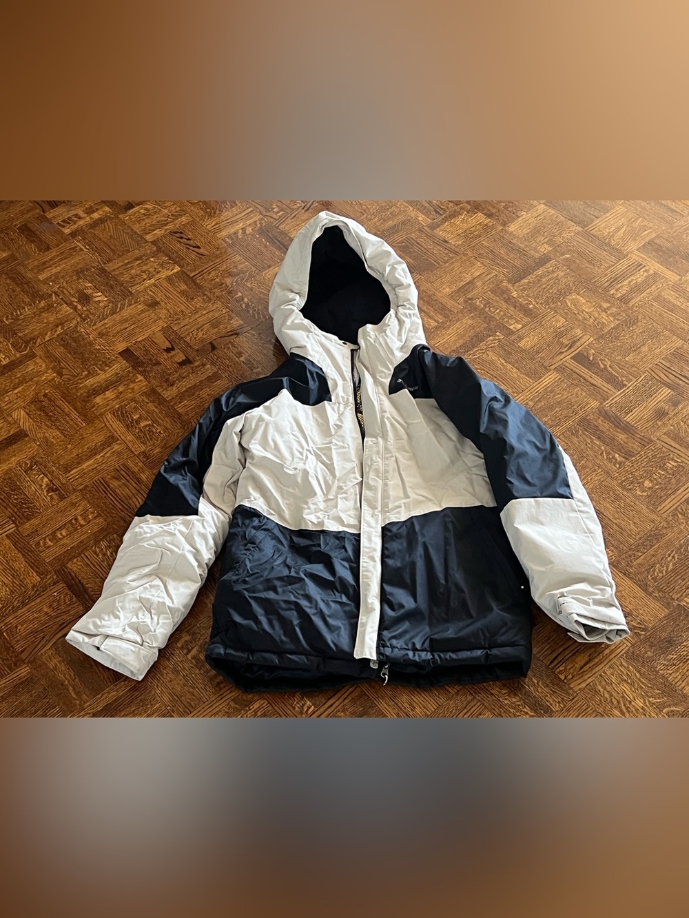 LIKE NEW-Youth XL Columbia ski jacket with “outgrow” technology